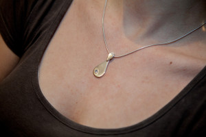 Moesmycken.se - Handgjorda ringar, halsband och örhängen - Halsbandet Droppsten