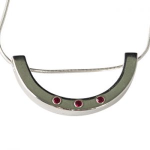 Moesmycken.se - Handgjorda ringar, halsband och örhängen - Halsband Båge